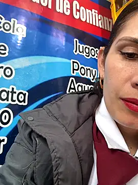 Alysson-- live sex cam