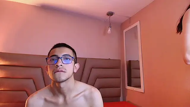 Crimsonsecretts live sex cam