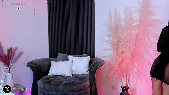 emilyruiz1 live sex cam