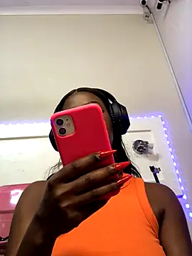 LuciousLips96 live sex cam