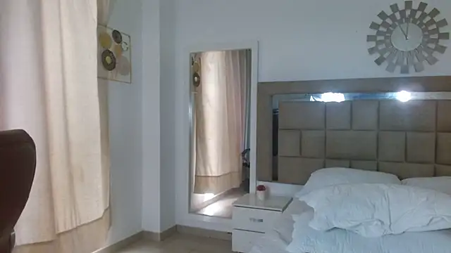 zoecruzz live sex cam