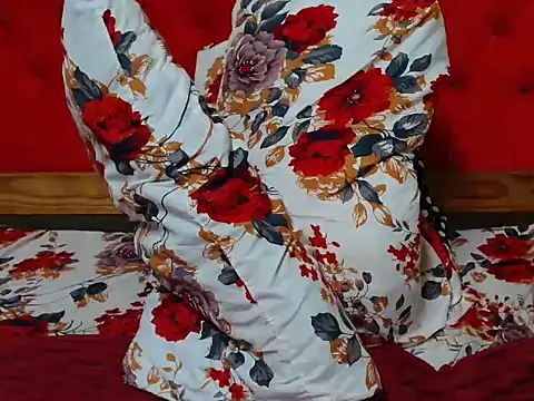 DesiredQueen26 live sex cam