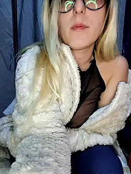 dolcehelena993 live sex cam