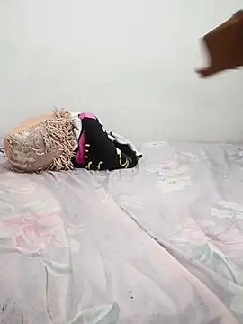 blondebitchlitle live sex cam