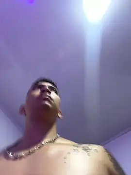 OliverWest04 live sex cam