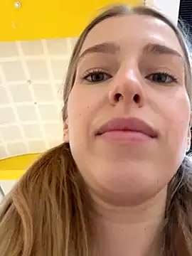 kira_mia live sex cam