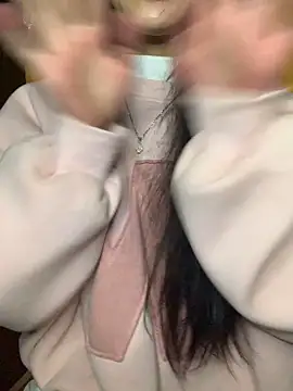 Nhinhi18 live sex cam