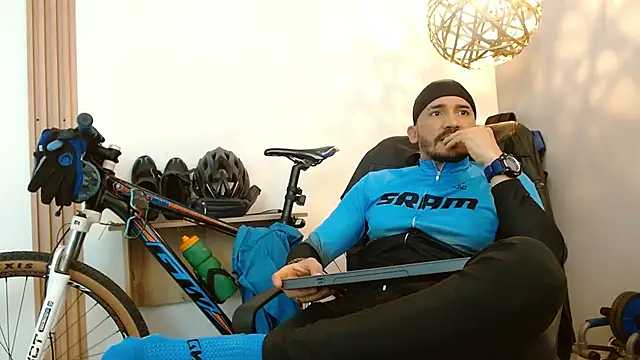 Reiko_85_ live sex cam