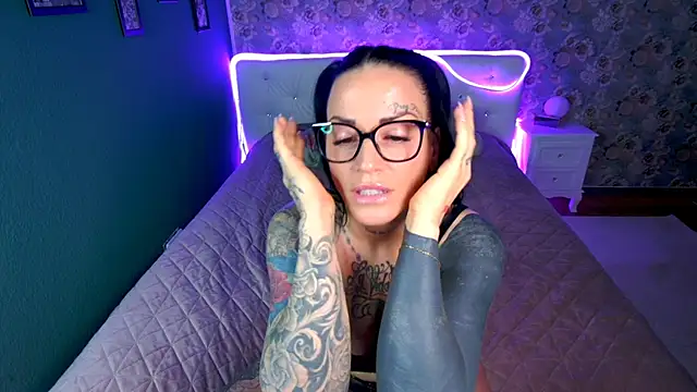 EmilyDiazofficial live sex cam