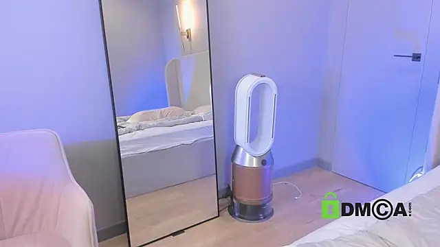 Wallflowerr live sex cam