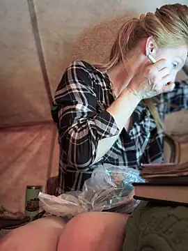 GoldenFlameGoddess live sex cam