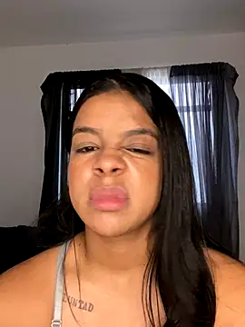 trianawhite live sex cam