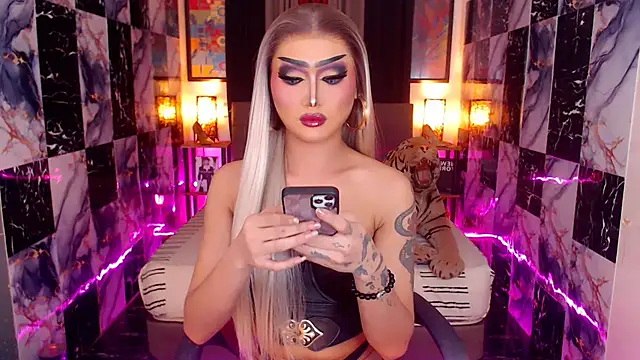 IndestructibleLily live sex cam