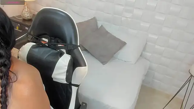 yulitza1025 live sex cam