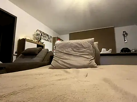 Marilou1983 live sex cam