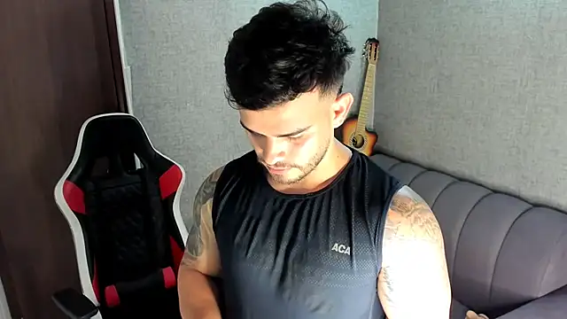 Ricardogo19 live sex cam