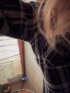 GoldenFlameGoddess live sex cam