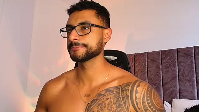 LiamGarcia1 live sex cam