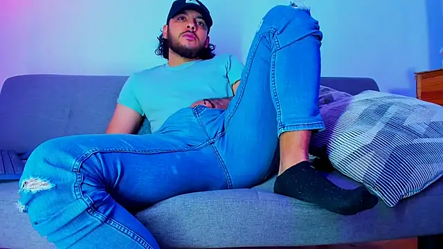 tuyo1995 live sex cam