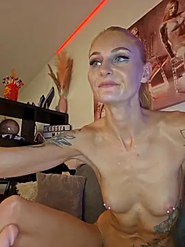 LessiaMia live sex cam