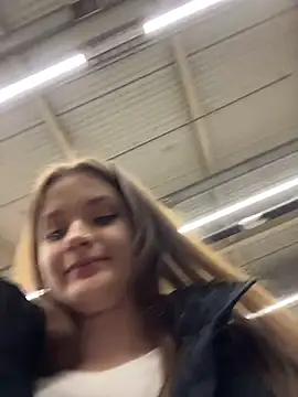 KittyQueeny live sex cam