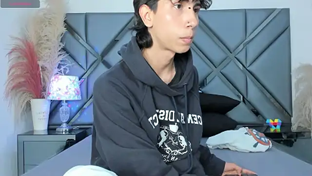 Milan_LewisS live sex cam