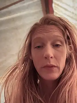 GoldenFlameGoddess live sex cam