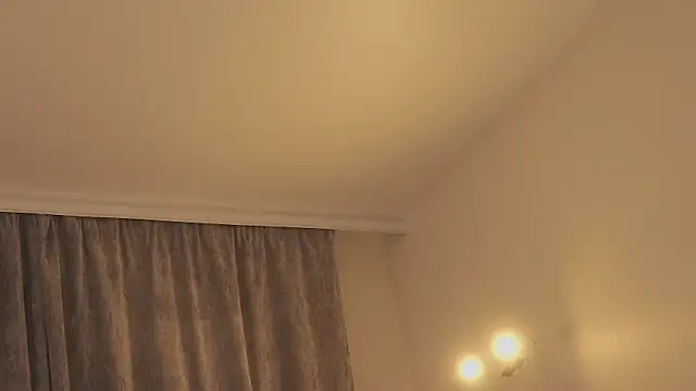 MiaThaine live sex cam