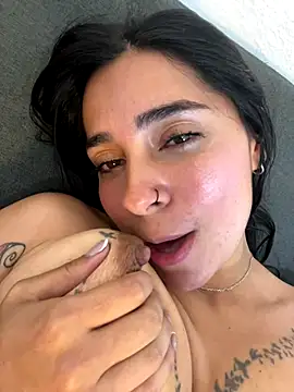 Meganmilk1 live sex cam