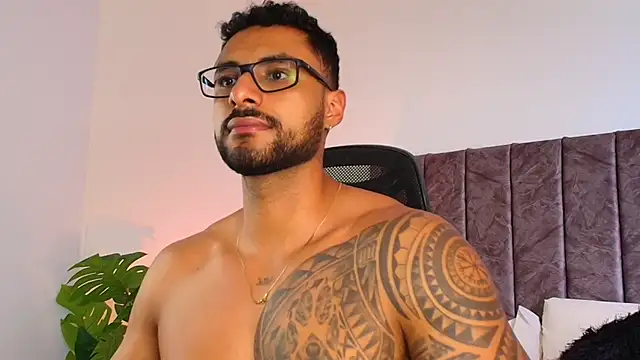 LiamGarcia1 live sex cam