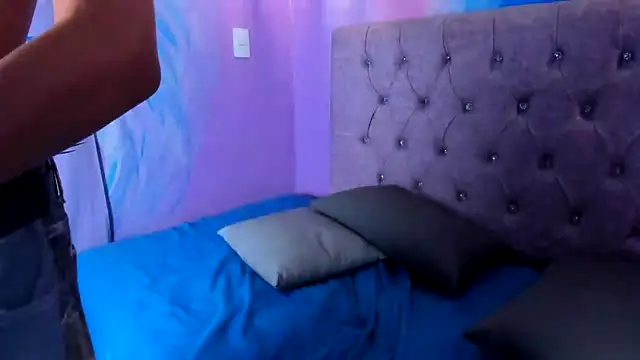 MaxiWildd live sex cam