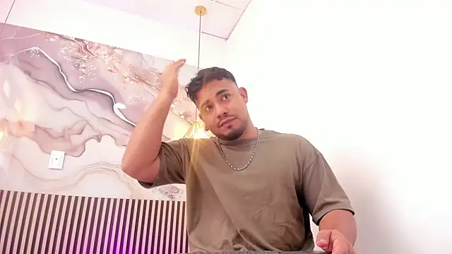 BrianMalonee live sex cam