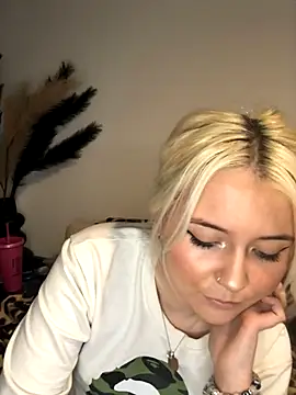 Blondie_Sofia_Essexbabe live sex cam