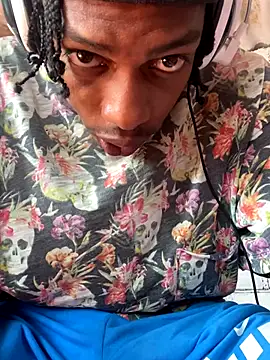 Larry-n-clouds live sex cam