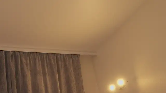 MiaThaine live sex cam