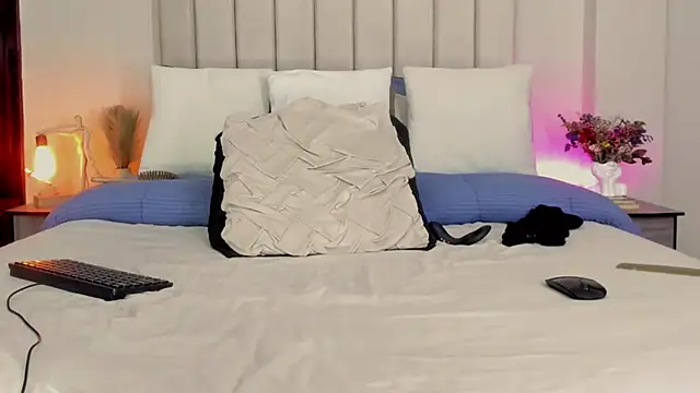 Romina_brunette live sex cam