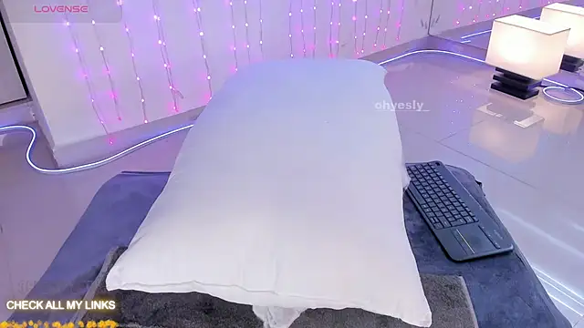 ohyesly_ live sex cam