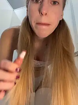 kira_mia live sex cam