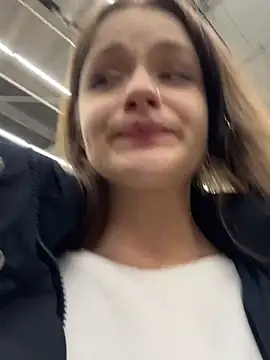 KittyQueeny live sex cam