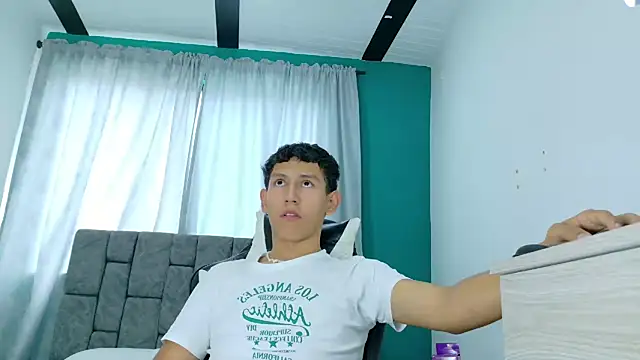 FelipeGonzalezz live sex cam