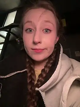 FroggyAnna live sex cam