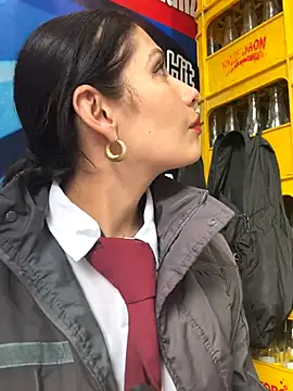 Alysson-- live sex cam