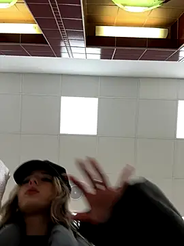 LoraaDoll live sex cam