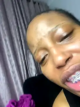 Diamondpussy97 live sex cam