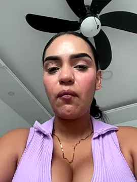 Sara-77 live sex cam