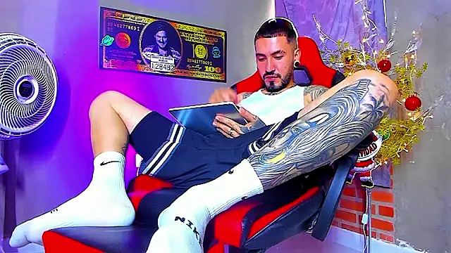 tattooedsmoker777 live sex cam