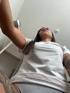 ReggieG live sex cam