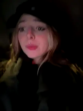 LoraaDoll live sex cam