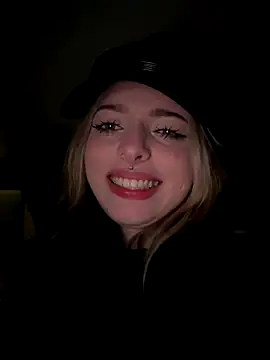 LoraaDoll live sex cam