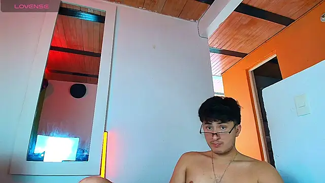 santyago_taylor live sex cam